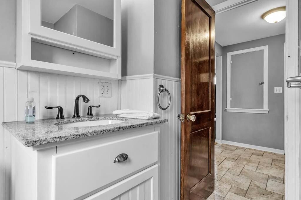 Gorgeous 2 Queen Bedroom Apartment In North Buffalo With 70 Inch Tv Luaran gambar