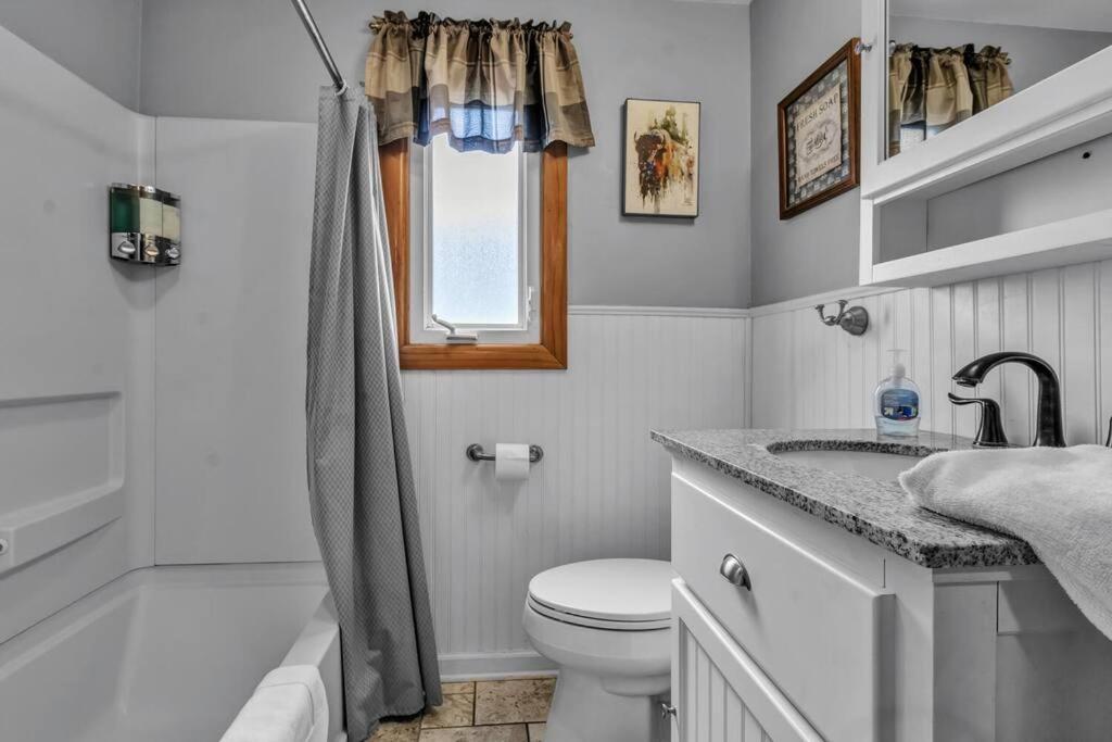 Gorgeous 2 Queen Bedroom Apartment In North Buffalo With 70 Inch Tv Luaran gambar