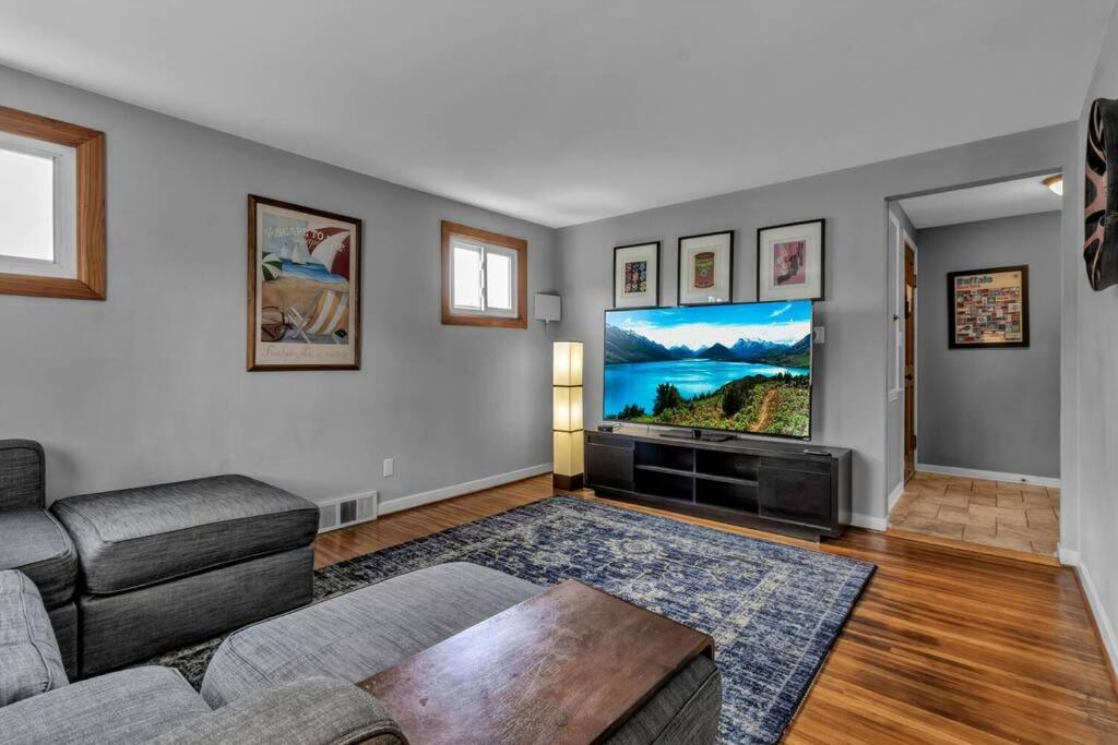Gorgeous 2 Queen Bedroom Apartment In North Buffalo With 70 Inch Tv Luaran gambar